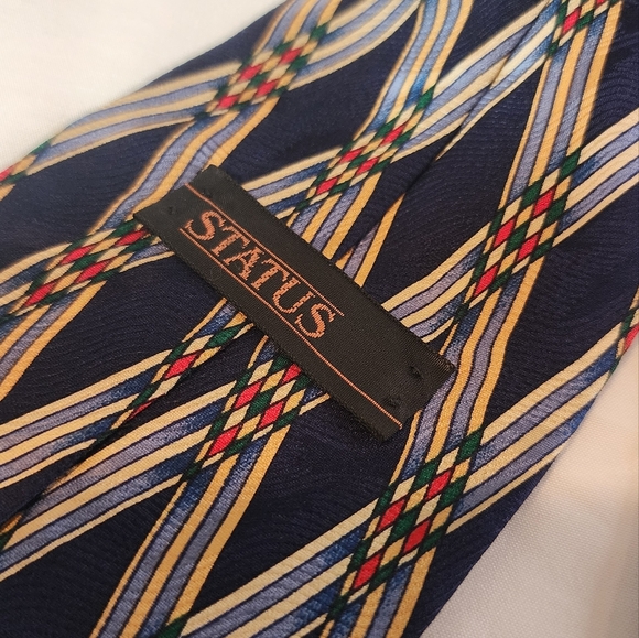 Status Geometric Patterned Navy Silk Tie Has Minor Flaw - Picture 4 of 5